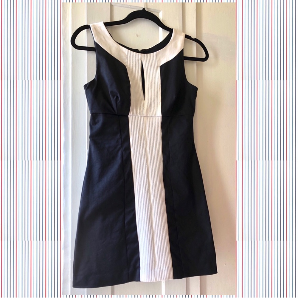 Black & white mod Bebe shift dress